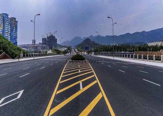 鎮(zhèn)江道路劃線，鎮(zhèn)江道路劃線施工單位？飛揚市政專業(yè)可靠！