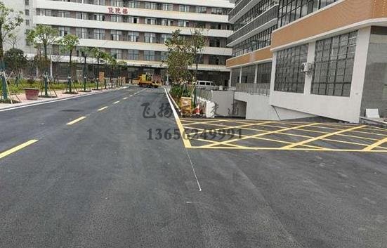 蘇州廣場道路交通設(shè)施標(biāo)志和道路劃線多少錢？