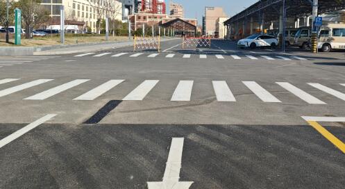 蘇州商業(yè)廣場地面劃線專家，包工包料打造智慧化通行空間